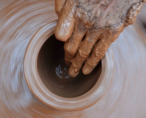 Pottery Wheel Throwing Hand Image by riteshphotography from Pixabay